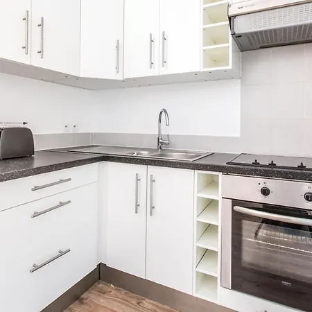 Apartment Moderne, Propre, Wifi Gratuit *